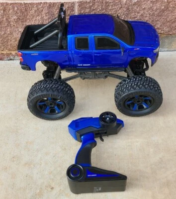 Nuevo Camión Silverado Trail Boss Z71 Brillante Carrocería Dura Rock Crawler Azul 1:10 FUNCIONA Foto 1 de 4