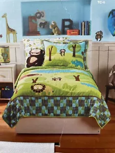 NEU Circo Doppelgröße Wild Safari Affen Löwen grüner Dschungel QUILT Schein enthalten - Bild 1 von 2