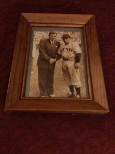 Yogi Berra Yankees Foto mit Babe Ruth & Joe DiMaggio - unsigniert  - Bild 1 von 7