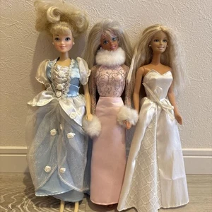 2 Barbie dolls, 1 Cinderella doll JPN - Picture 1 of 5