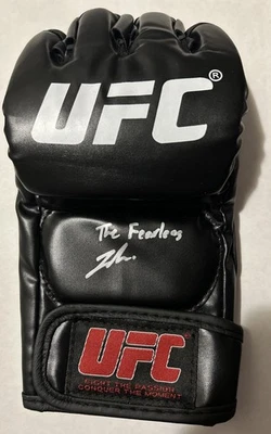 Guante firmado por Joshua “The Fearless” Van. Certificado de autenticidad Beckett. UFC. MMA. Peso mosca. Foto 1 de 3