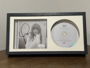 Taylor Swift – Red (Taylor’s Version) Signed Framed CD (Rare Collectible) 🎶 - Bild 1 von 6