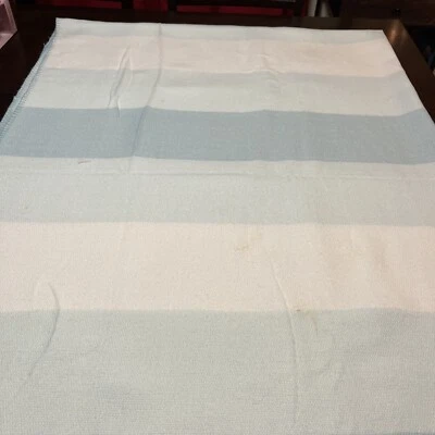 Manta Charter Club Hilado Tinte Rayas Aqua y Blanco 100% Acrílico-66”x 90” Usada en Excelente Condición Foto 1 de 3