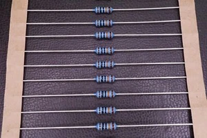 Lot of 25 x 271-100K/REEL-RC Xicon Metal Film Resistor 100K Ohm 1% 1/4W Axial - Picture 1 of 4