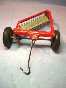 Antico rastrello per fieno arcade in ghisa 3 ruote - Foto 1 di 12