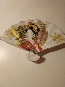 Kabuki Mädchen hält Pfeil Fächerform Keramik Schmuck Schale Goldrand Hergestellt... - Bild 1 von 5