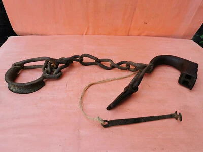 OLD ANTIQUE PRIMITIVE DOUBLE WROUGHT IRON SHACKLES CHAIN FARM TOOL WITH KEY VERY - Image 1 of 4