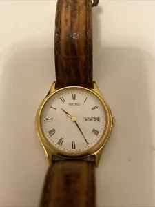 Vintage Seiko Herren Quarz Dresswatch goldfarben 7N43-BA99 Armbanduhr Fledermaus benötigt - Bild 1 von 4