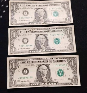 (3) 1995 $1 Dollar Bills - Picture 1 of 5