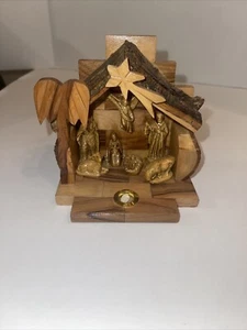 Weihnachtskrippe in Holz geschnitzt - Bild 1 von 9