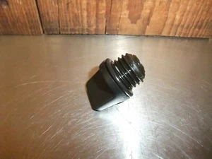Triumph Sprint ST 955i 1st Gen 2000 Oil Filler Plug GC #176 - Picture 1 of 2