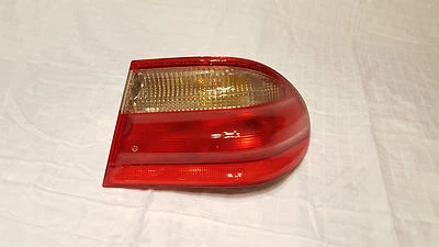 Luz trasera derecha Mercedes Benz 2000 2001 2002 clase E 320 430 55 AMG 55AMG U Foto 1 de 4