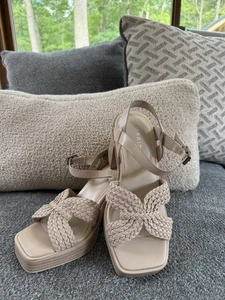 Sandalias de tacón de plataforma entrecruzada Torrid en beige extra anchas para mujer 7,5 WW - Imagen 1 de 12