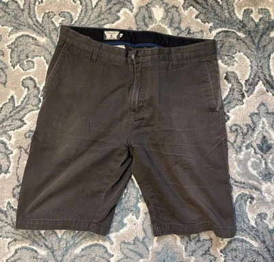 Volcom Shorts Men's Size 33 Inseam 10" Excellent Condition - Image 1 of 4