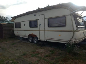 Tabbert Wohnwagen Contesse delux gebraucht 8,29 Meter mit Überdach - Bild 1 von 16