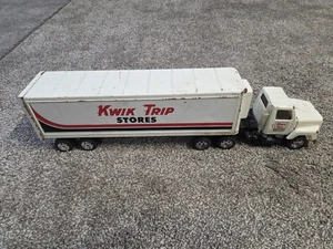 Ertl International Kwik Trip Tractor Trailer Perishable Grocery Truck - Picture 1 of 9