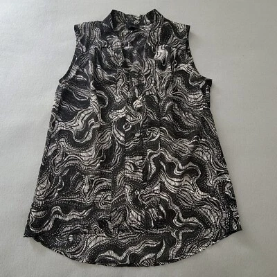 Blusa sin mangas/secretaria de carrera Mossimo pequeña negra geométrica con botones  Foto 1 de 4