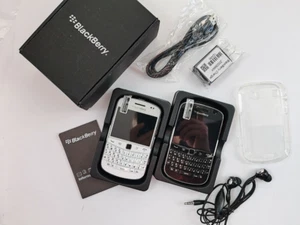 Bardzo dobry BlackBerry Bold 9900 - 8GB - Czarny / Biały 3G (odblokowany) microSDHC - Zdjęcie 1 z 14