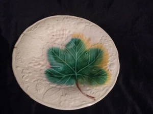 ANTIKER MAJOLIKA GRÜN GELB WEISS 8 ZOLL BLÄTTER BLUMEN ANANAS TELLER - Bild 1 von 2