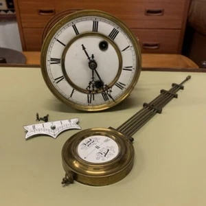 Uhrwerk mit Pendel Gründerzeit antik Email Emaille Ziffernblatt Uhrmacher alt - Picture 1 of 11