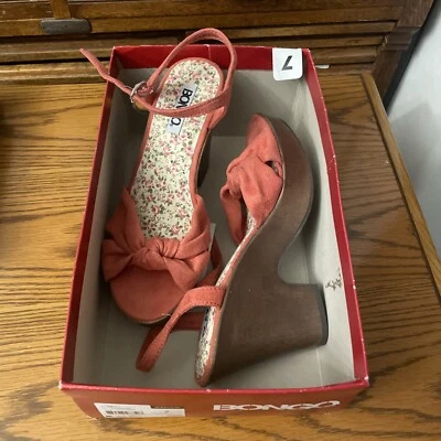 Bongo Wedges Womens 7 New With Box Pink Coral Suede Wooden Heels Y2k - Image 1 of 4