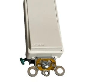 Leviton 4-Way 20A 120/277V Decorator Rocker Quiet Switch Self-Grounding 5624-2W - Picture 1 of 4