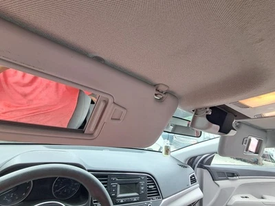 Used Left Sun Visor fits: 2017 Hyundai Elantra Sedan w/o sunroof w/o extension L - Imagem 1 de 4