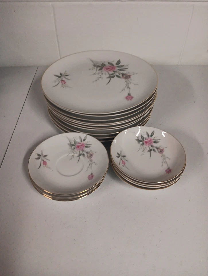 Golden Rose Fine China Japan Dishware Set Of 17 Pieces Dinner Plates And Saucers - Image 1 of 4