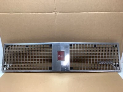 Oldsmobile 98 Regency Brougham 1978 parrilla delantera 22517257 fabricante de equipos originales usado 78 Foto 1 de 4