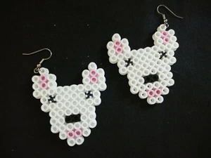 Pendientes colgantes con cabeza de perro cachorro blanco con cuentas Perler - Imagen 1 de 2