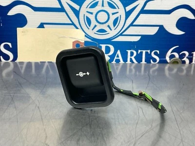 Оригинальный источник питания для передней нижней панели пассажирского салона 12 В 2006 Bmw 650i E63 Coupe 7040621 - Изображение 1 из 3