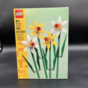 LEGO Botanical White Yellow Daffodils Flowers Set 40747 Sealed Unopened New - Picture 1 of 2