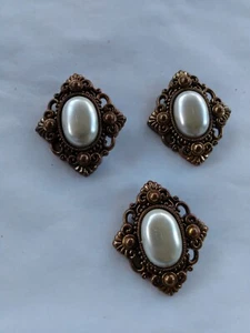 3VINTAGE OVAL FAUX PEARL IN OLD GOLD FRAME SETTING SHANK BUTTONS 1.75 x1.5inch - Picture 1 of 3