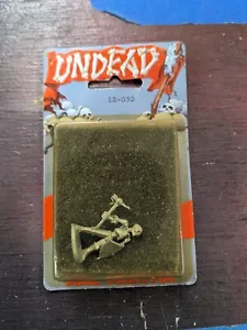 Esqueleto ampolla Undead 12-030 con martilleo y escudo Ral Partha All American Line - Imagen 1 de 2
