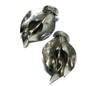 Modernist Statement Clip Earrings Leaves Brushed Silver Tone Chunky Vintage - Picture 1 of 10