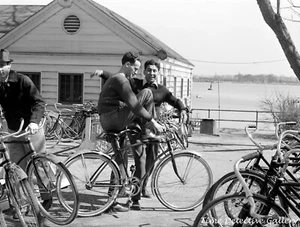 Rent a Bicycle, Washington, D.C. - 1941 - Vintage Fotodruck - Bild 1 von 1