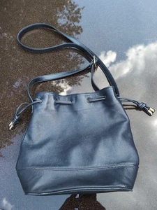 GIANNI BERNINI DUNKELBLAU ECHTLEDER BUCKET CROSSBODY/SCHULTERTASCHE/GELDBÖRSE  - Bild 1 von 15