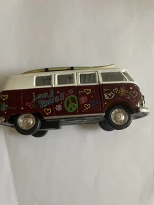 Kinsmart Volkswagen Camper Van With Surfboard 1:32 Scale - Picture 1 of 9