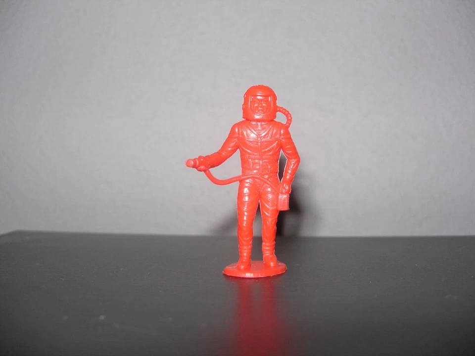 MPC Astronauta con Contador Geiger - Plástico Rojo Foto 1 de 1