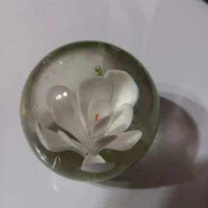 Vintage Art Glass Paperweight White Flower elegant small 2” - Picture 1 of 3