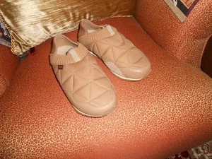 Teva Beige Tan Slip On Round Toe Shoe Size 7 - Picture 1 of 5