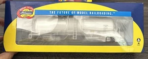 Athearn HO RTR ATH73989 RTC 29K Acid Tank Car LLCX #2645 NIB - Picture 1 of 3