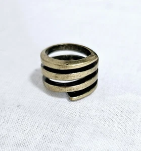 Brass Tone Coil Shaped Ring Size 6 J4-1579 - Imagen 1 de 5