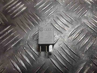 Relè VW PASSAT Variant B6 3C5 V23374A1601X004 1K0951253 2.00 Diesel 25456116 - Immagine 1 di 4