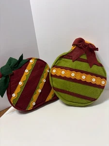 2 Weihnachtskissen Form als Ornamente Filz - Bild 1 von 6