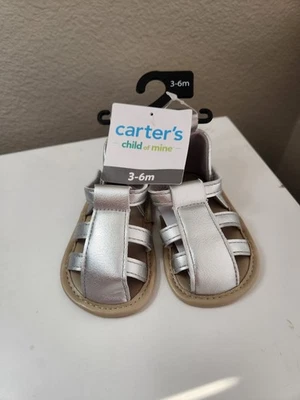 Sandalias Carters con correa plateada para bebé niña  Foto 1 de 4