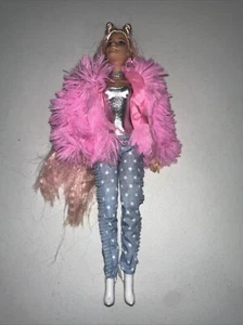 Fashionista Genuine Barbie  - Picture 1 of 9