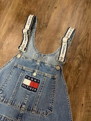 De Colección Años 90 Tommy Hilfiger Azul Jean SPELLOUT BIB Mono Carpintero Denim Pantalones M Foto 1 de 4