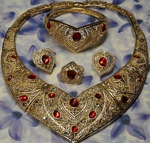 Dolly-Modeschmuck Set 4-teilig Herz Rubin und Diamant Cz Ring T54 signiert FB - Bild 1 von 9
