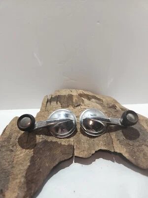 GM VENT WINDOW MANIVELA CHEVROLET OLDSMOBILE PONTIAC BUICK GM PART # 4151224 - Imagem 1 de 4